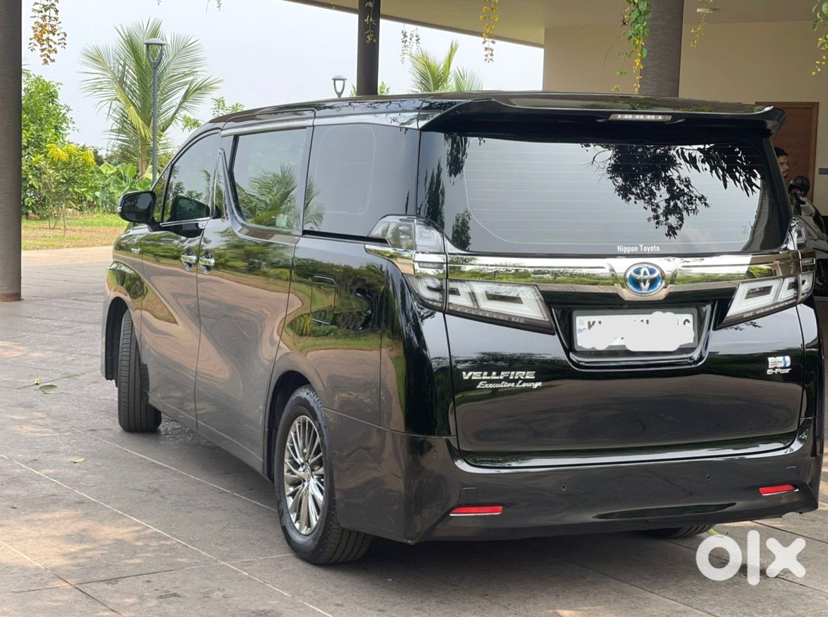 Toyota Vellfire Cng 2022 - Premium Family Car