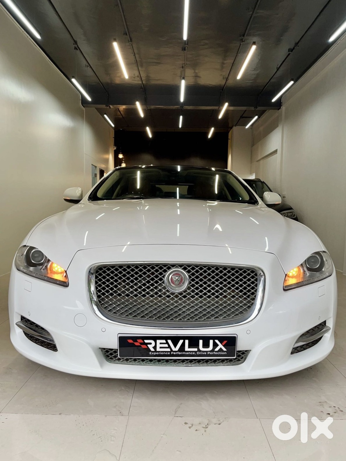 Jaguar Xj 2013 - Luxury Sedan