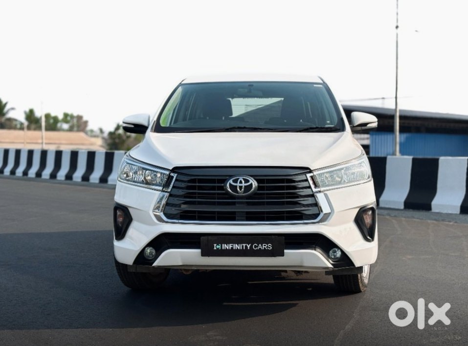 2016 Toyota Innova Crysta Cng - Spacious Family Car