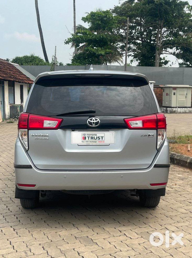Toyota Innova Crysta 2023 - Family Car
