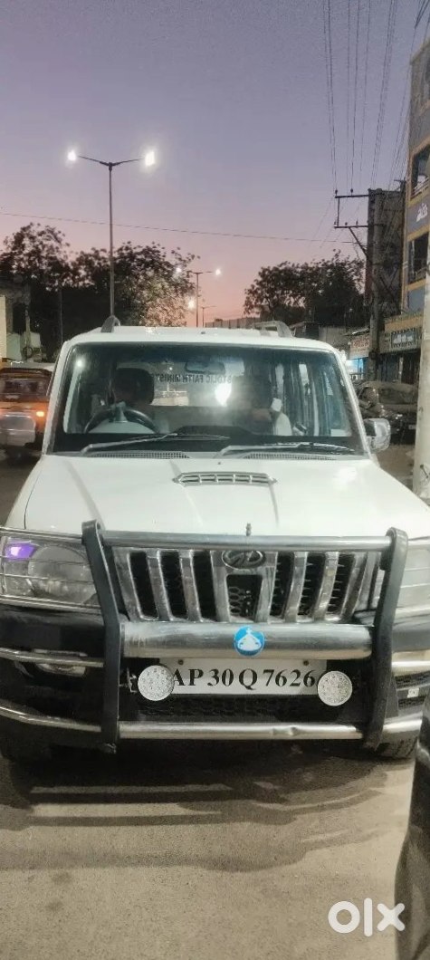 Mahindra Scorpio 2018 Petrol Automatic
