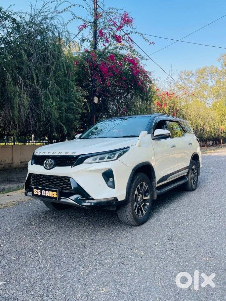 Toyota Fortuner Legender 2023 Cng