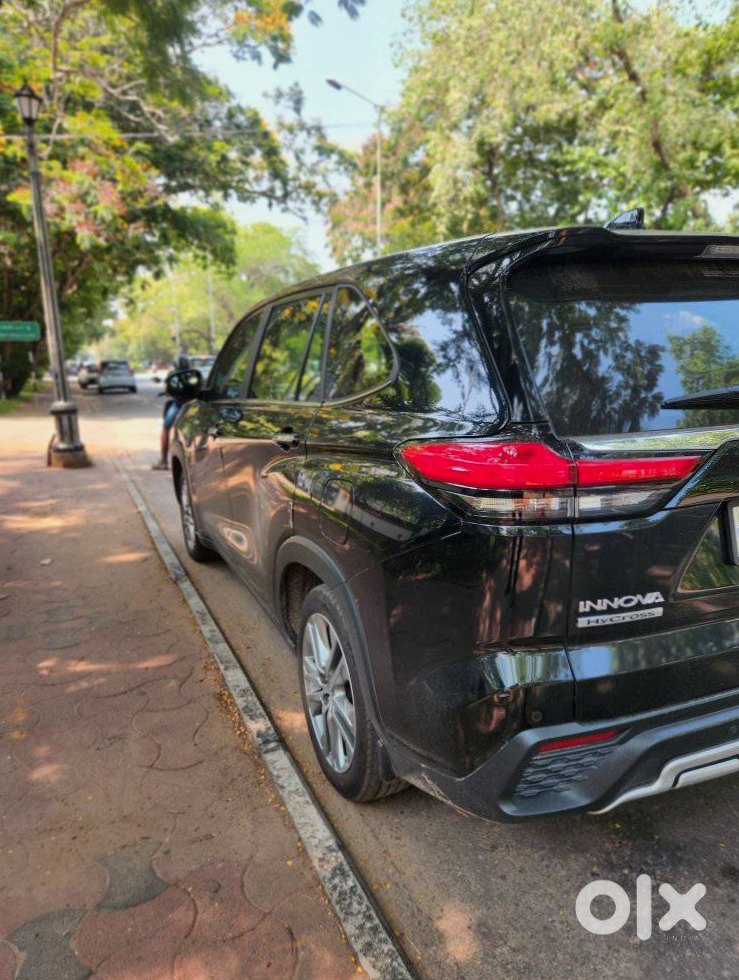 Toyota Innova Hycross 2023