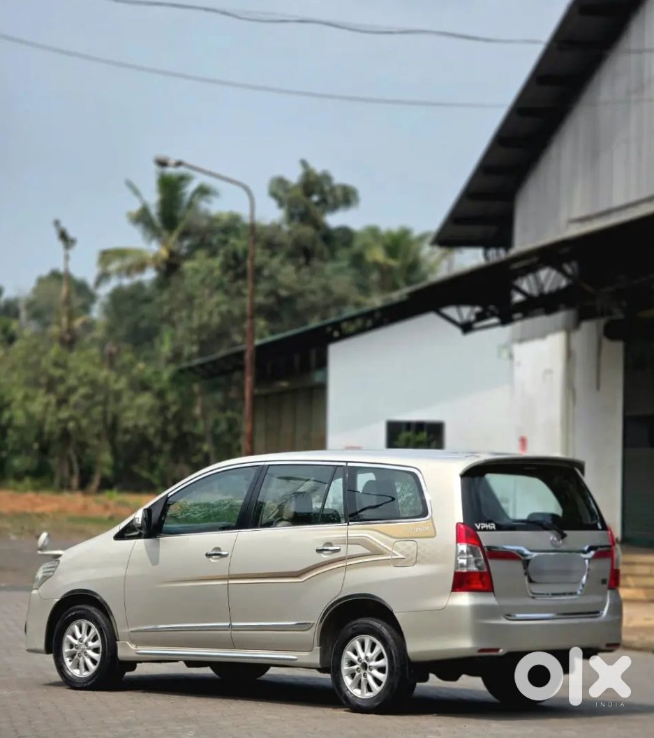 Toyota Innova 2013 Cng Manual - Family Car
