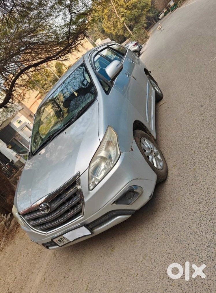 2017 Toyota Innova Petrol At