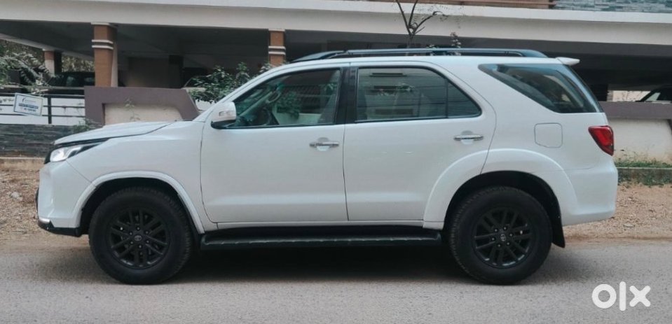 Toyota Fortuner 2011 - Old But Gold