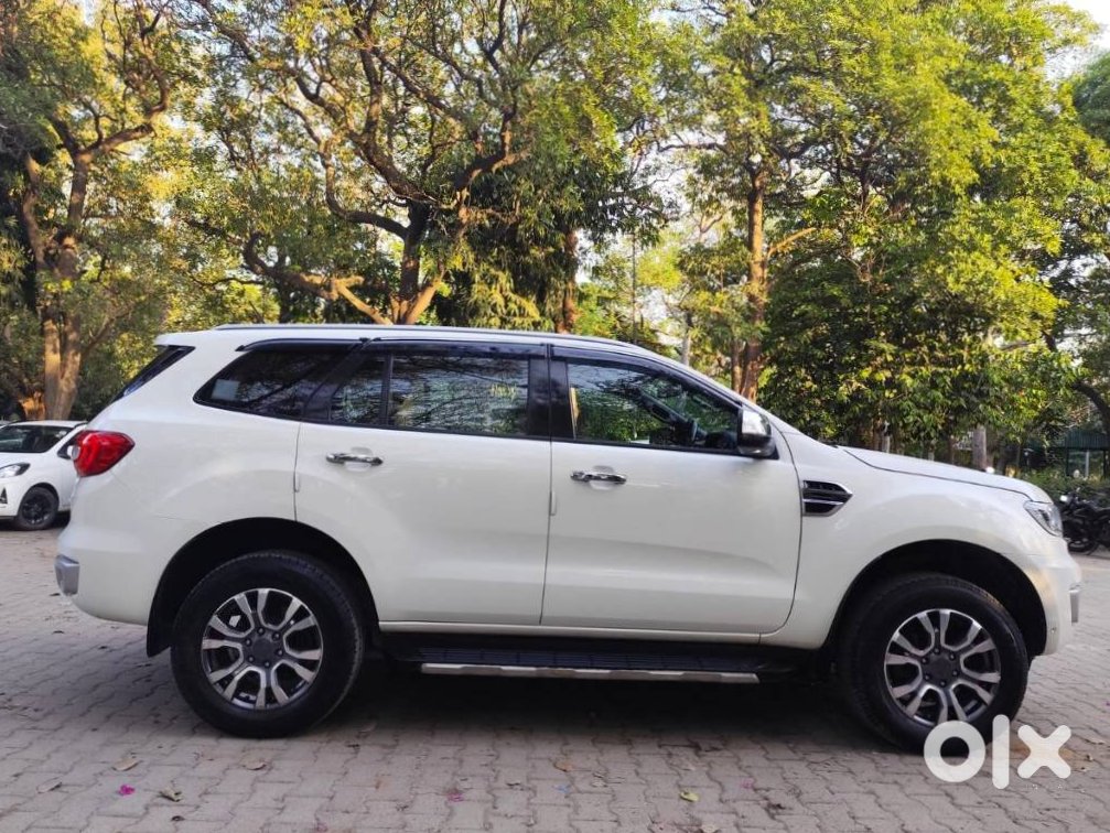 Ford Endeavour 2015 Petrol Manual