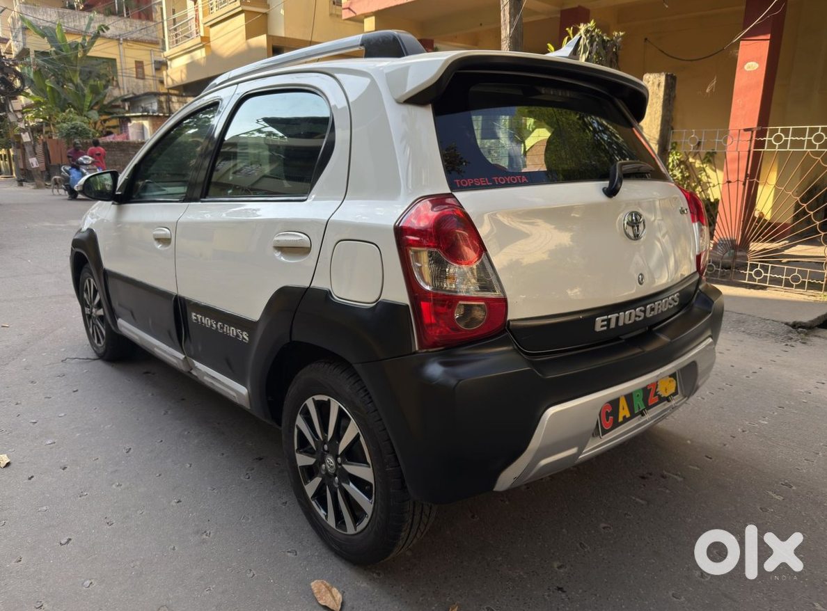 2015 Toyota Etios Cross Cng