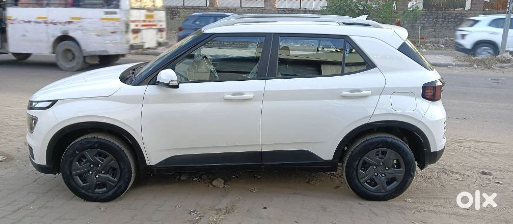 2018 Hyundai Venue Petrol Automatic - Urgent Sale