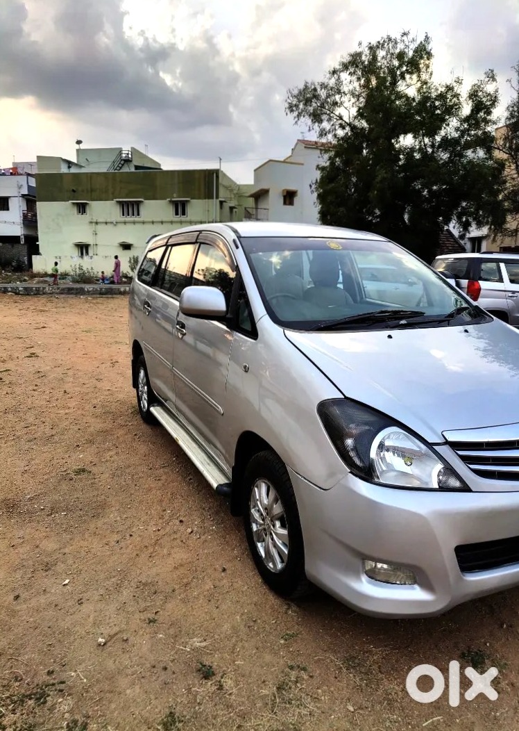 Toyota Innova 2011 - Family Legend