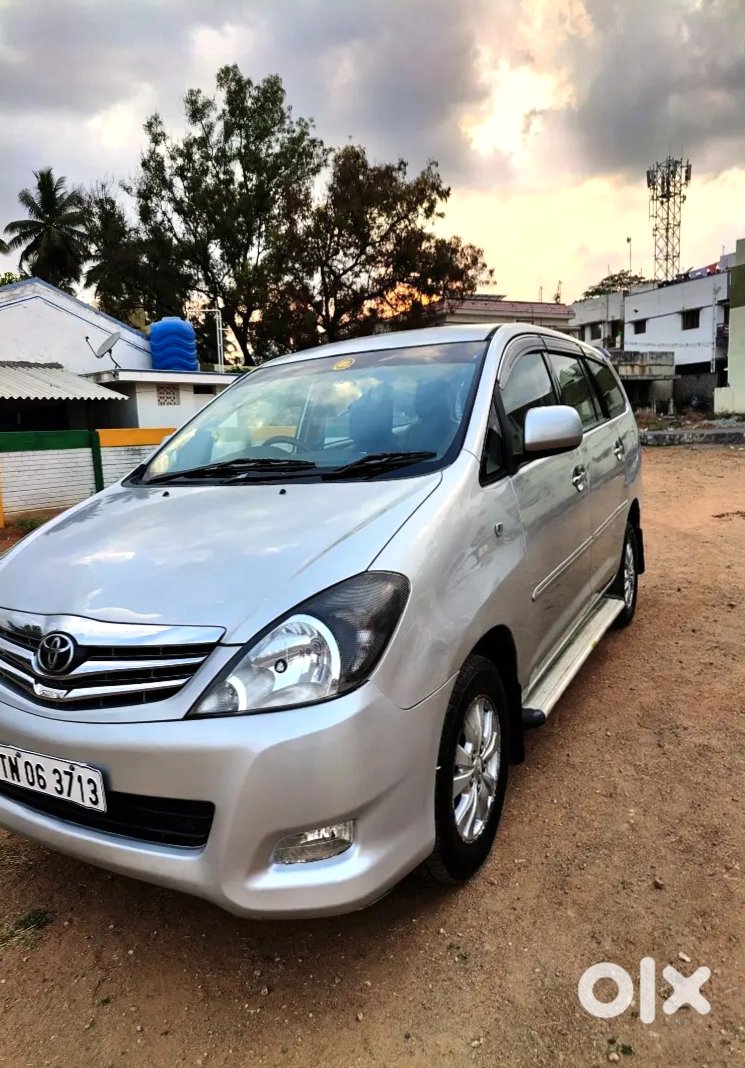 Toyota Innova 2011 - Family Legend