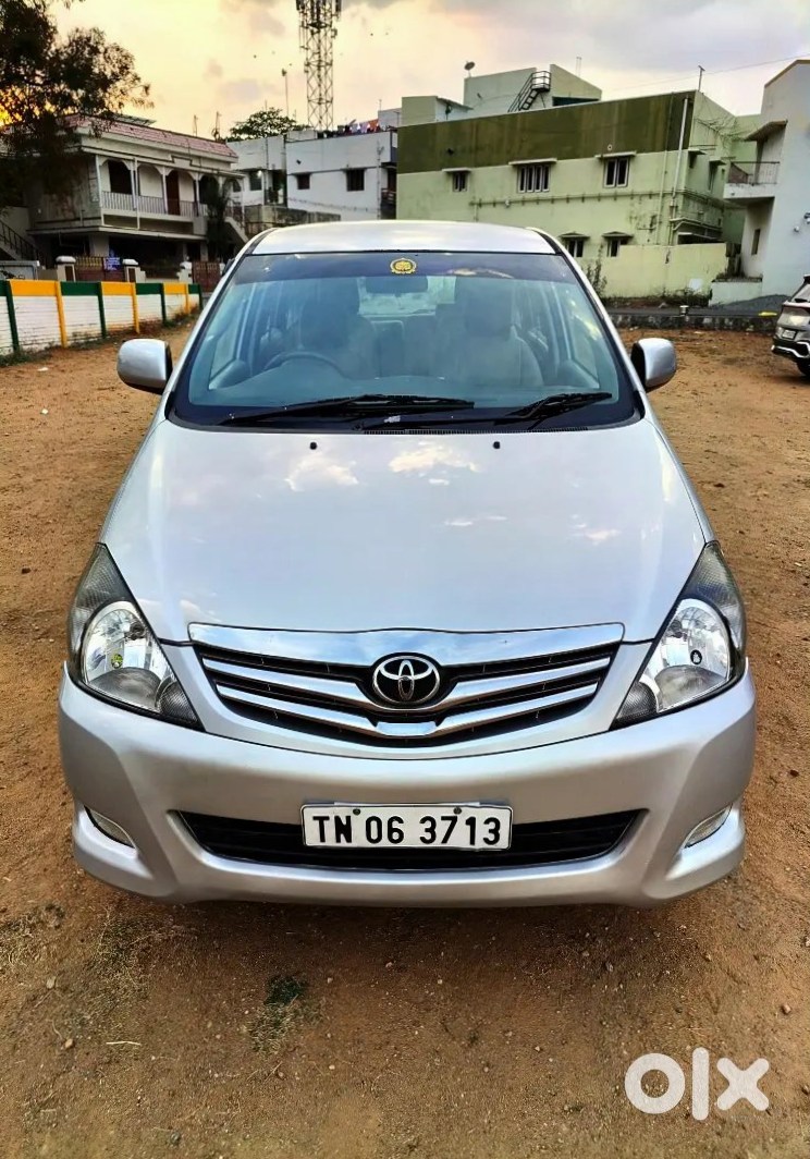 Toyota Innova 2011 - Family Legend