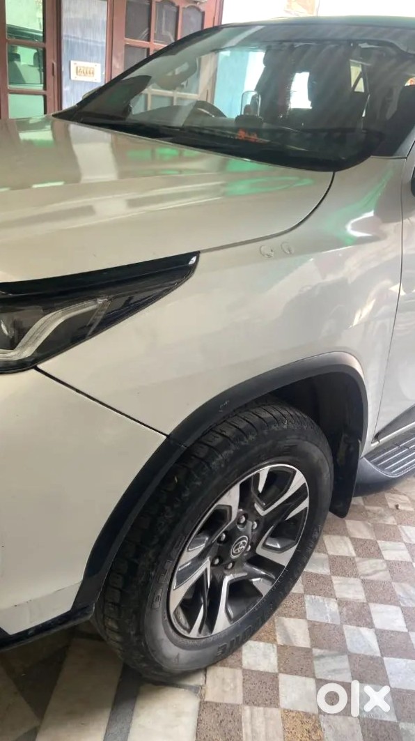 Toyota Legender 4x2 2017 - Top Model