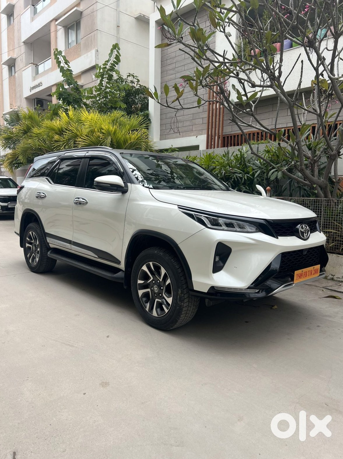 Toyota Fortuner Legender 2023 - Premium Diesel
