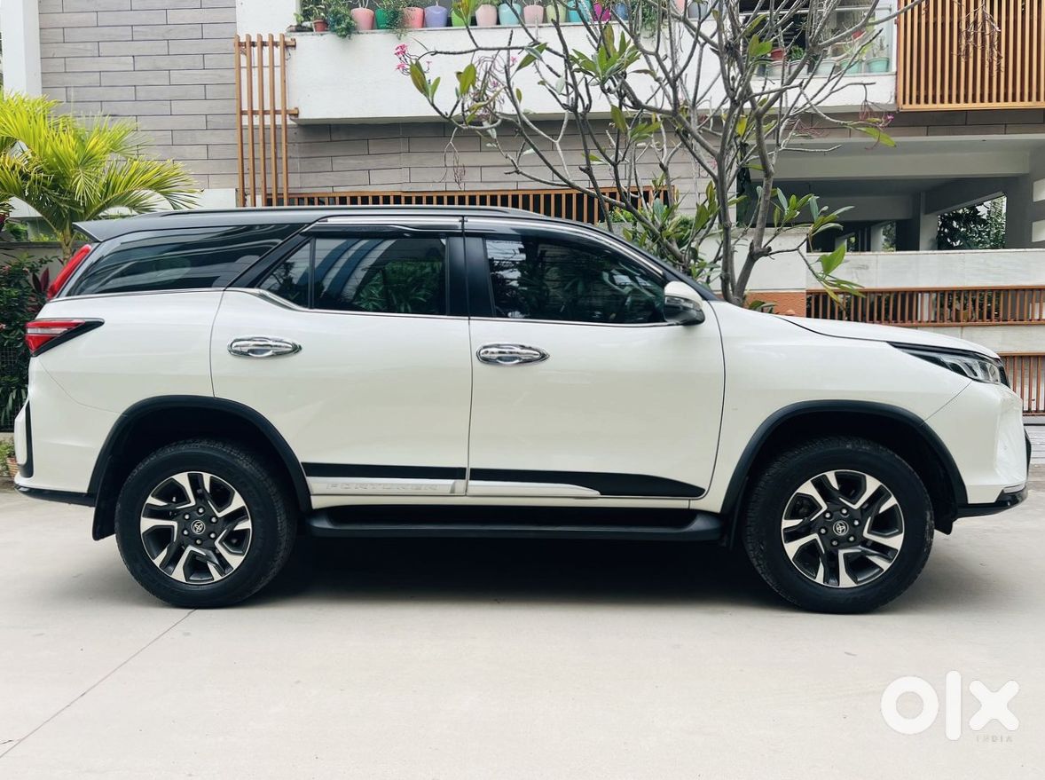 Toyota Fortuner Legender 2023 - Premium Diesel