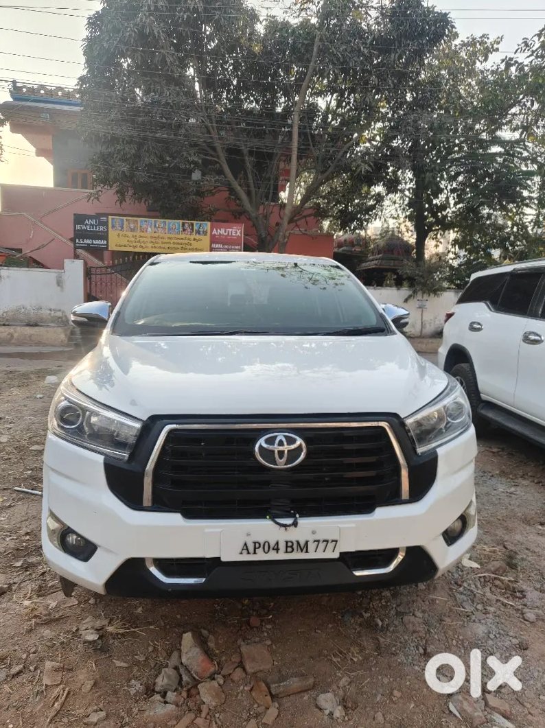 2015 Toyota Innova Crysta | Petrol Manual