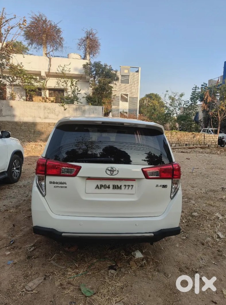 2015 Toyota Innova Crysta | Petrol Manual