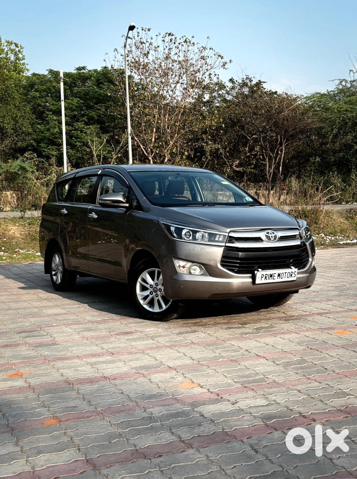 Toyota Innova Crysta 2017 - Sturdy Suv