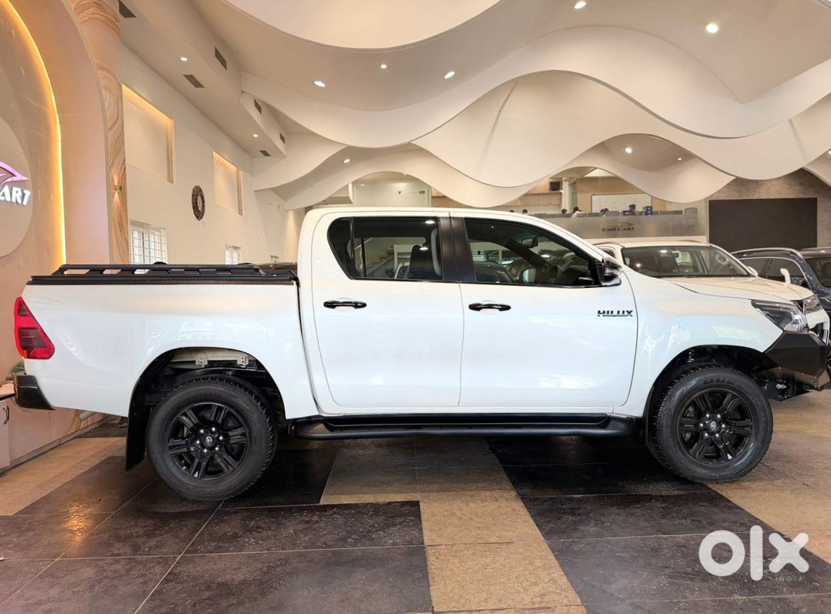 Toyota Hilux 2024 - Almost New