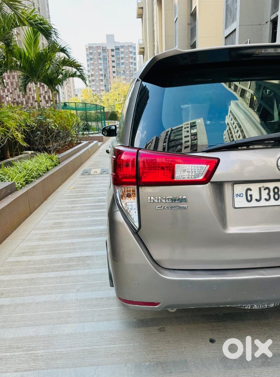 Innova Crysta Automatic 2017