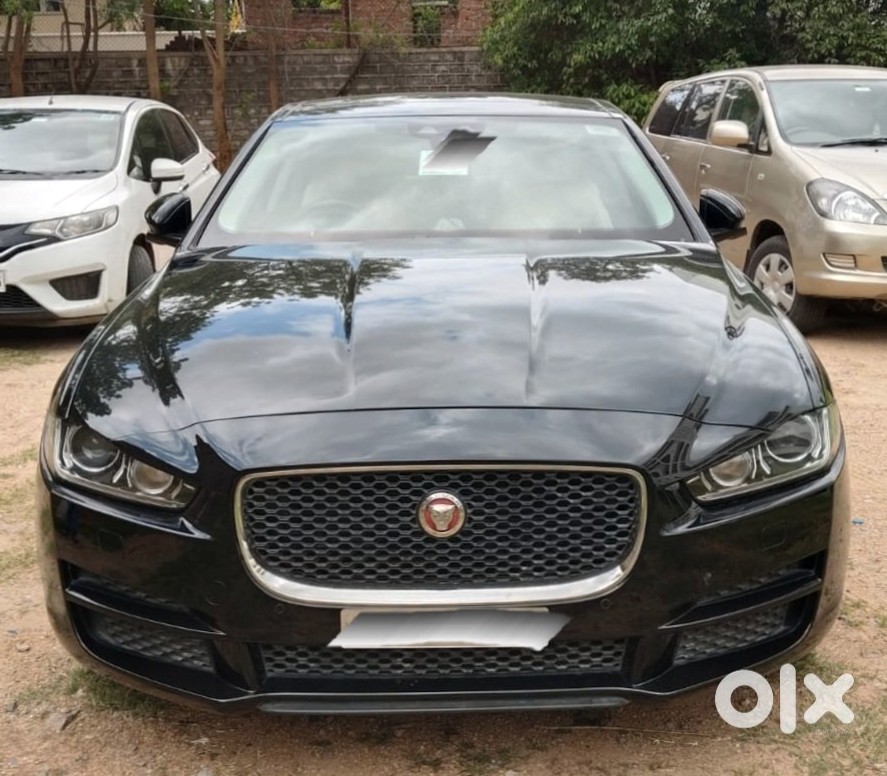 2019 Jaguar Xe - Luxury Sedan