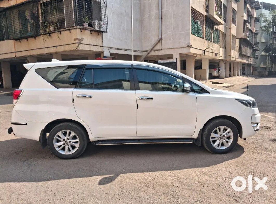 Toyota Innova Crysta 2023 - Family Suv