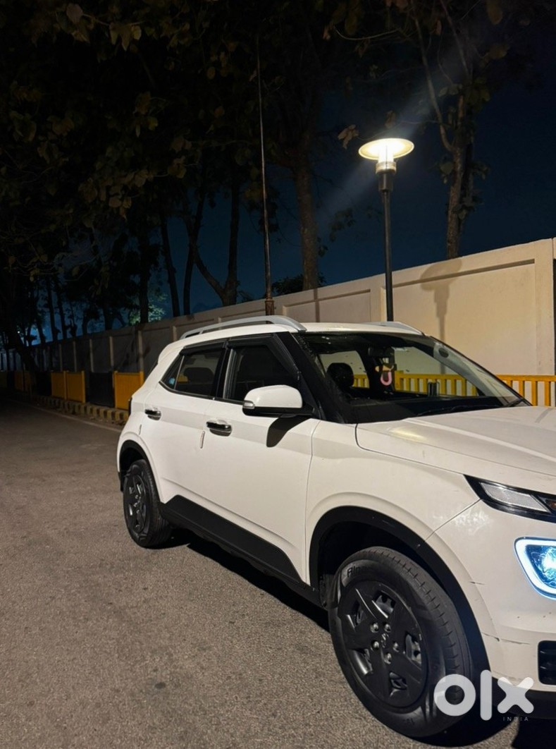 2017 Hyundai Venue - Petrol Automatic