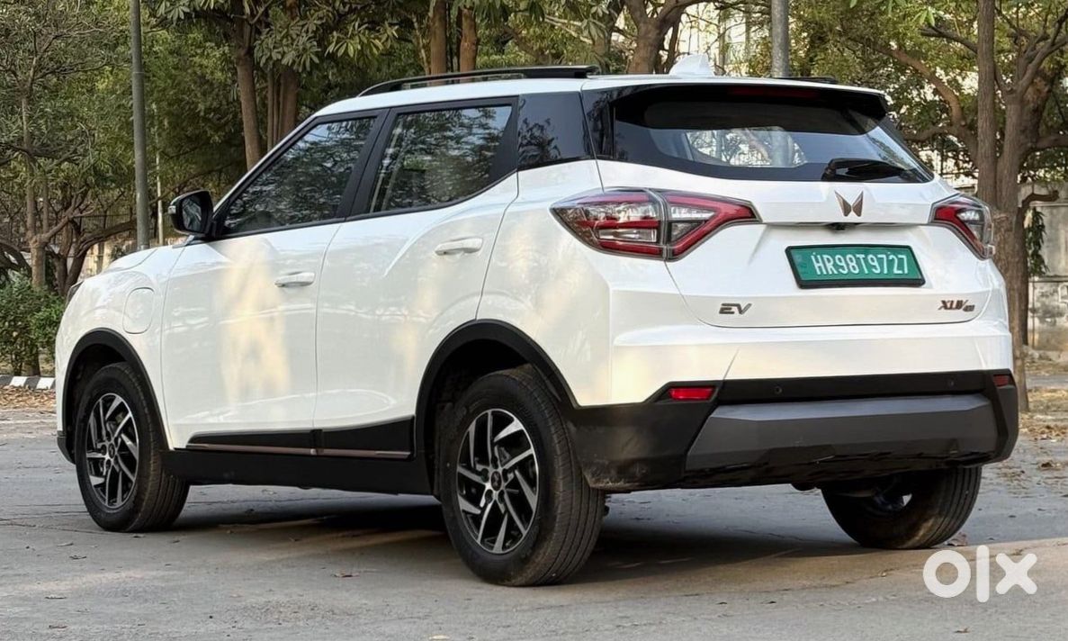 Mahindra Xuv400 Ev 2024 - Almost New