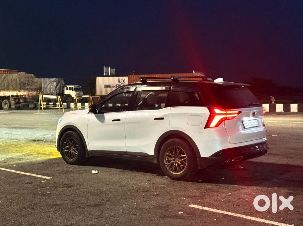 2025 Mahindra Xuv700 - Petrol Manual