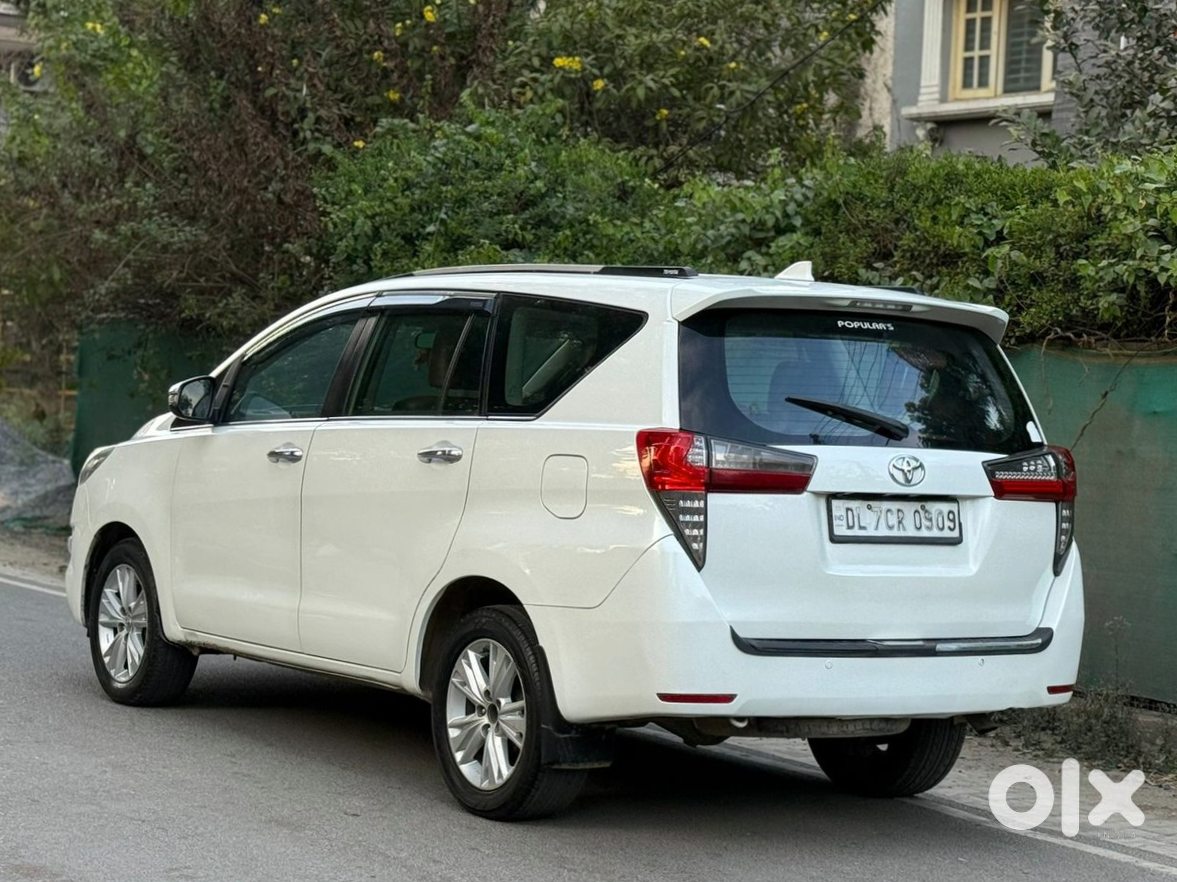 Toyota Innova Crysta Cng