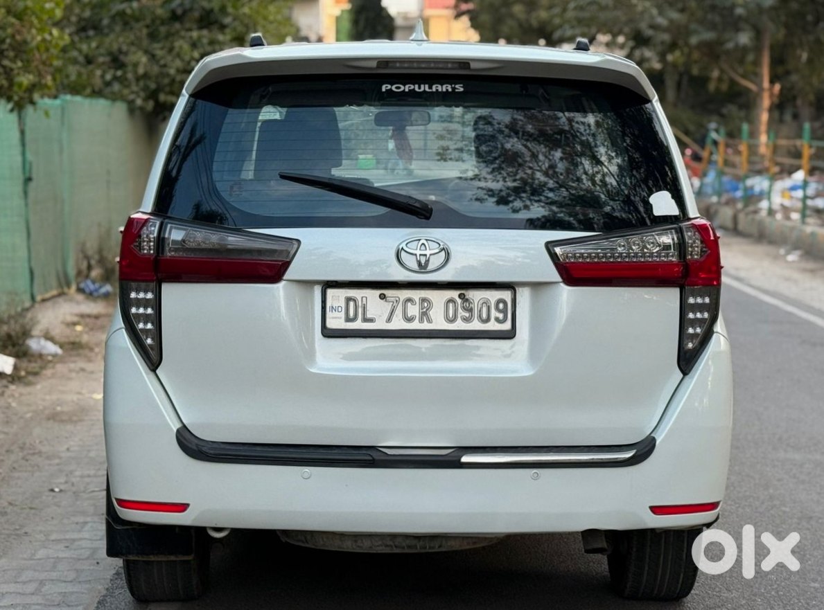 Toyota Innova Crysta Cng