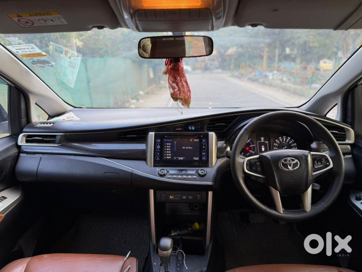 Toyota Innova Crysta Cng