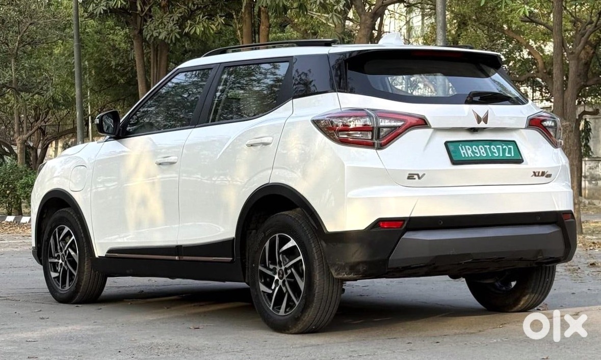 2025 Mahindra Xuv400 Ev - Almost New