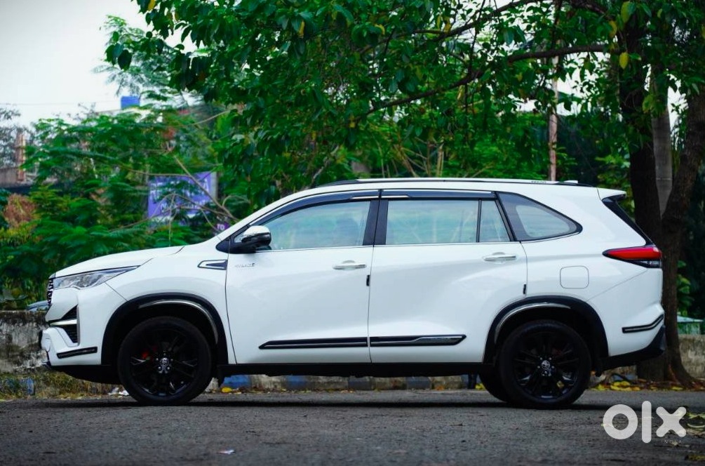 2024 Toyota Innova Hycross - Practically New