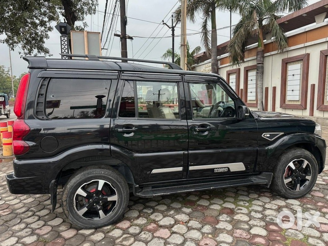 Mahindra Scorpio Classic 2016 | Petrol | Auto