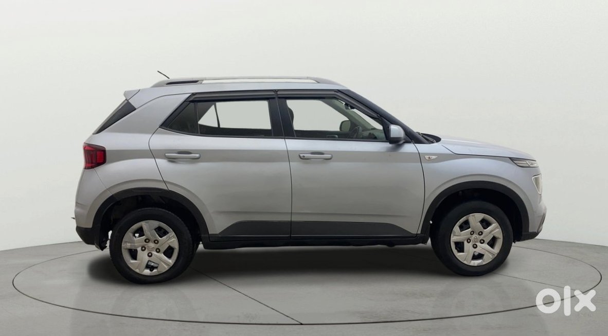 Hyundai Venue 2025 - Almost New