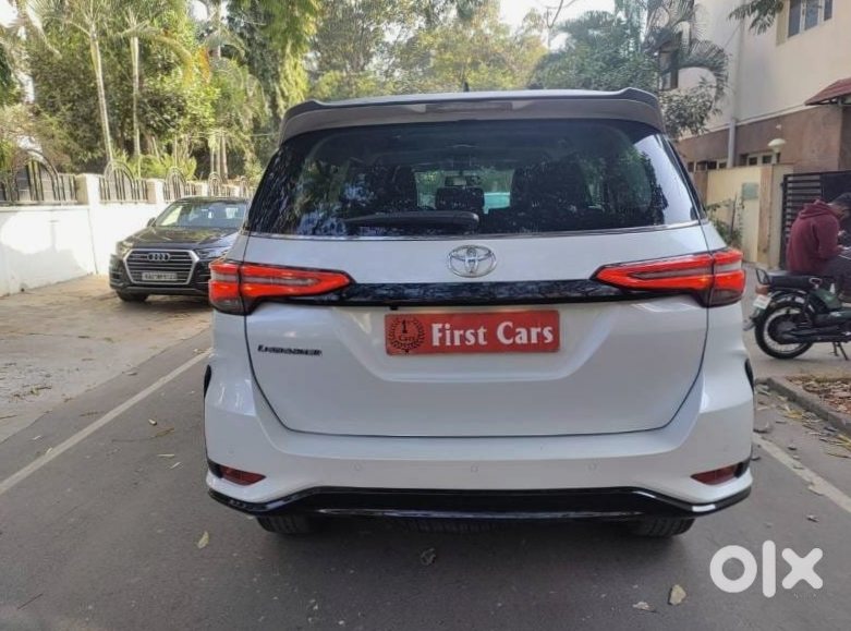Toyota Fortuner Legender 2023 - Luxury Suv
