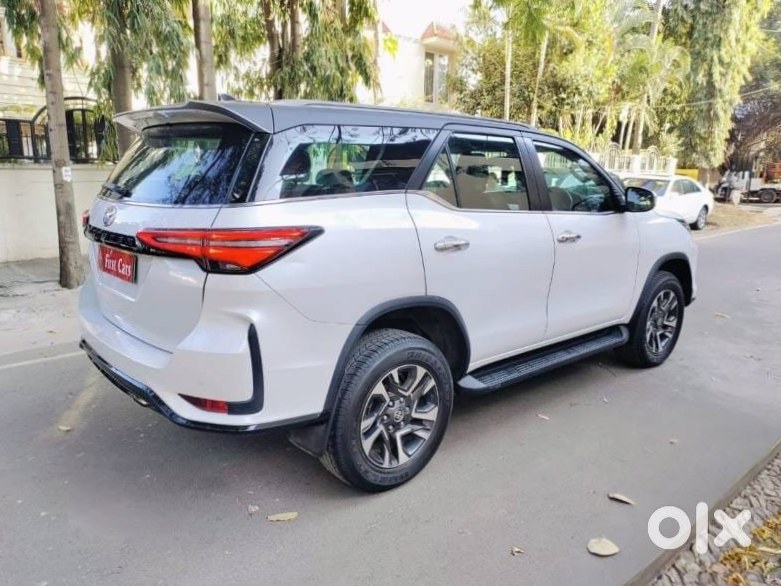 Toyota Fortuner Legender 2023 - Luxury Suv