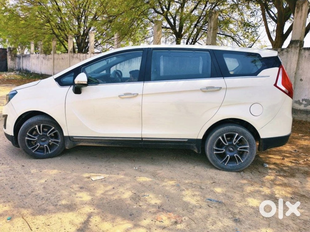 2017 Mahindra Marazzo | Family Car