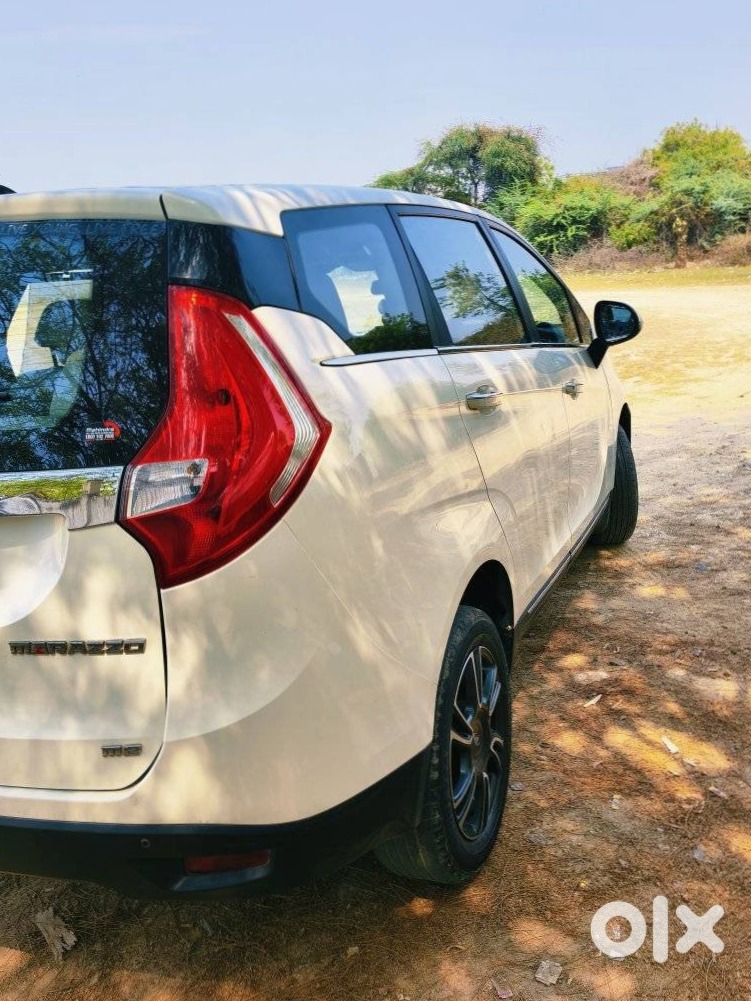 2017 Mahindra Marazzo | Family Car