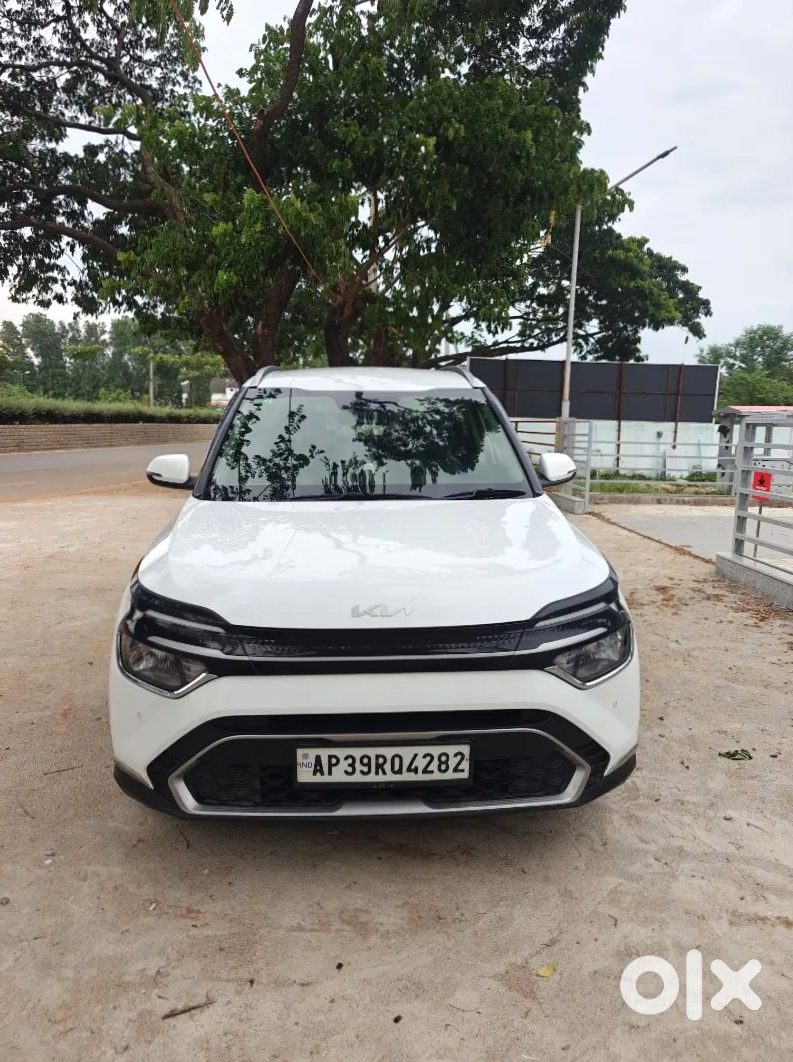 Kia Carens 2025 - Almost New