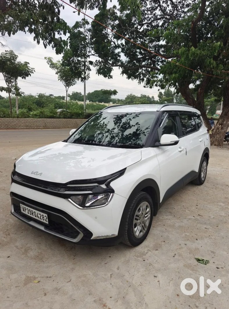 Kia Carens 2025 - Almost New