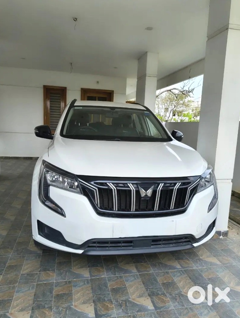 2021 Mahindra Xuv700 | Diesel Manual | Low Km