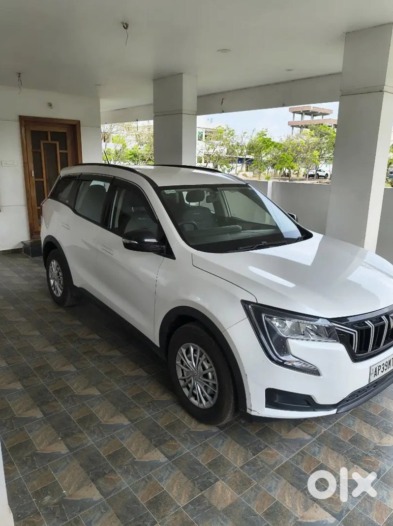 2021 Mahindra Xuv700 | Diesel Manual | Low Km