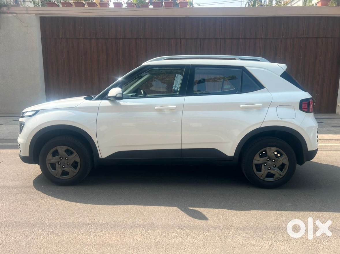 2022 Hyundai Venue Cng Manual