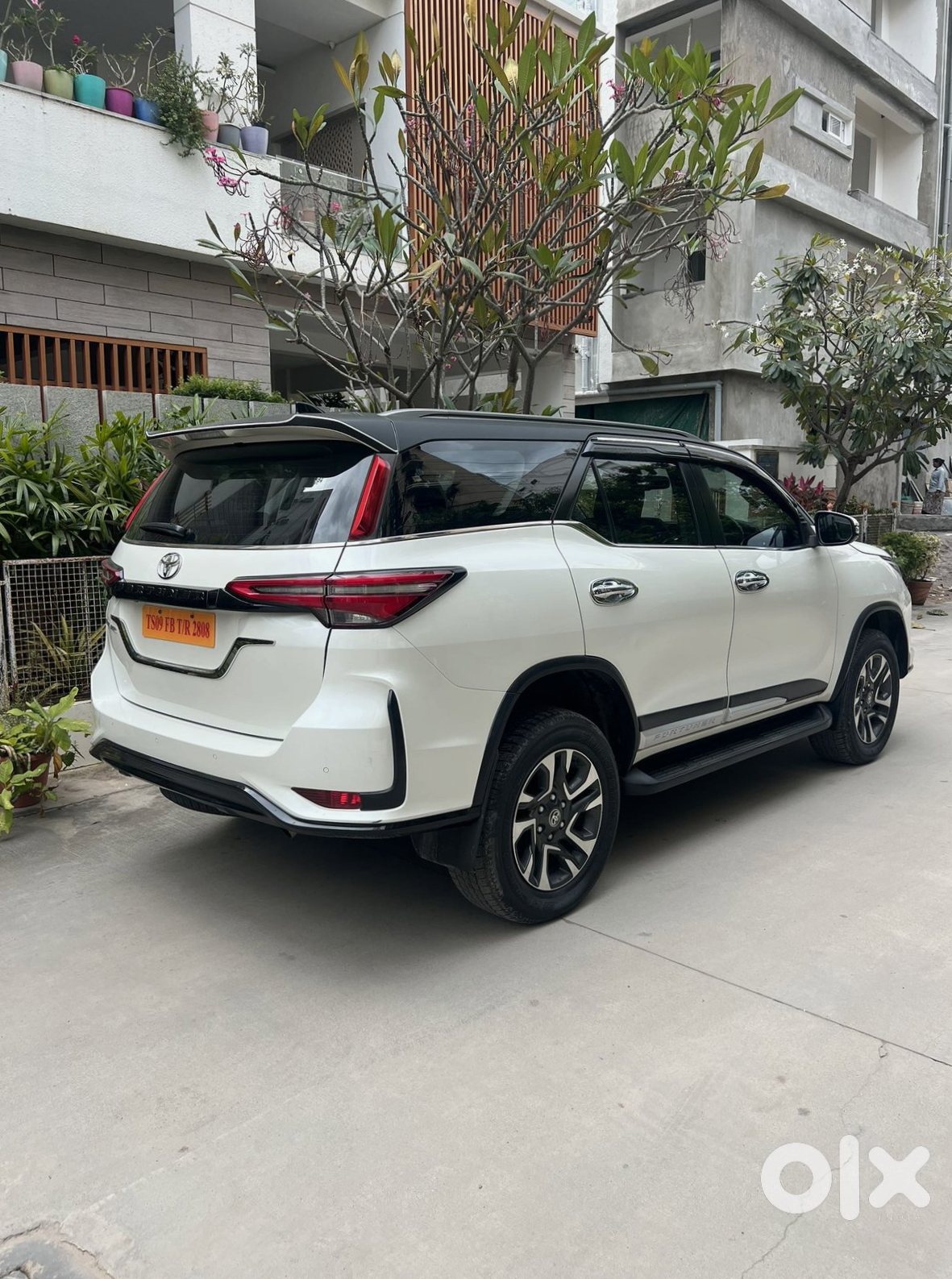 Toyota Fortuner Legender 2012 - Must See