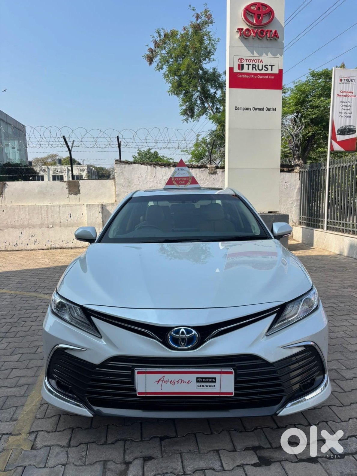2015 Toyota Camry - Premium Sedan