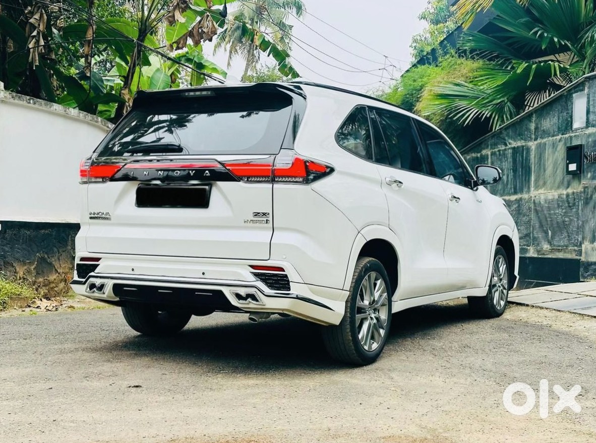 Toyota Innova Hycross New