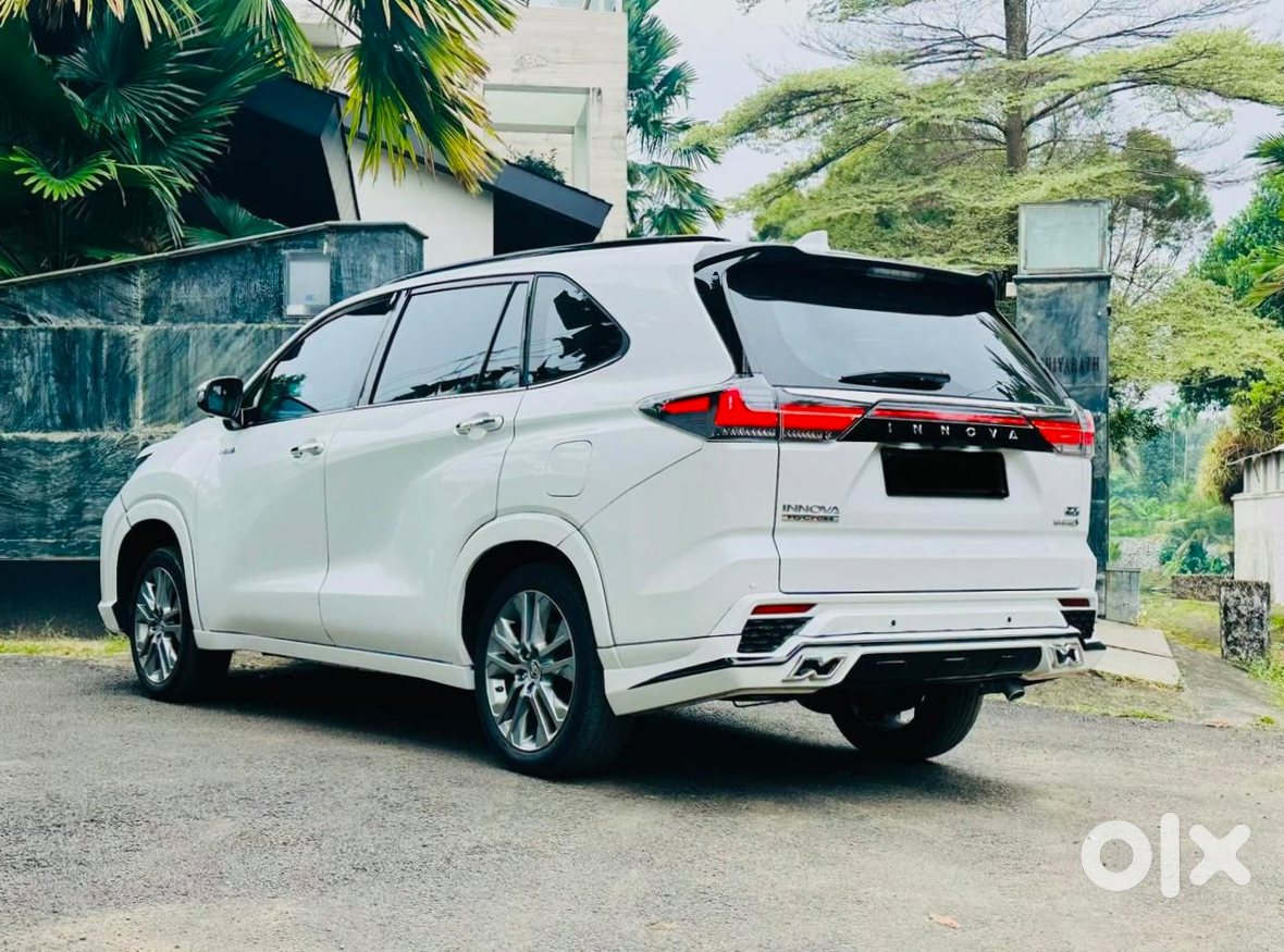 Toyota Innova Hycross New