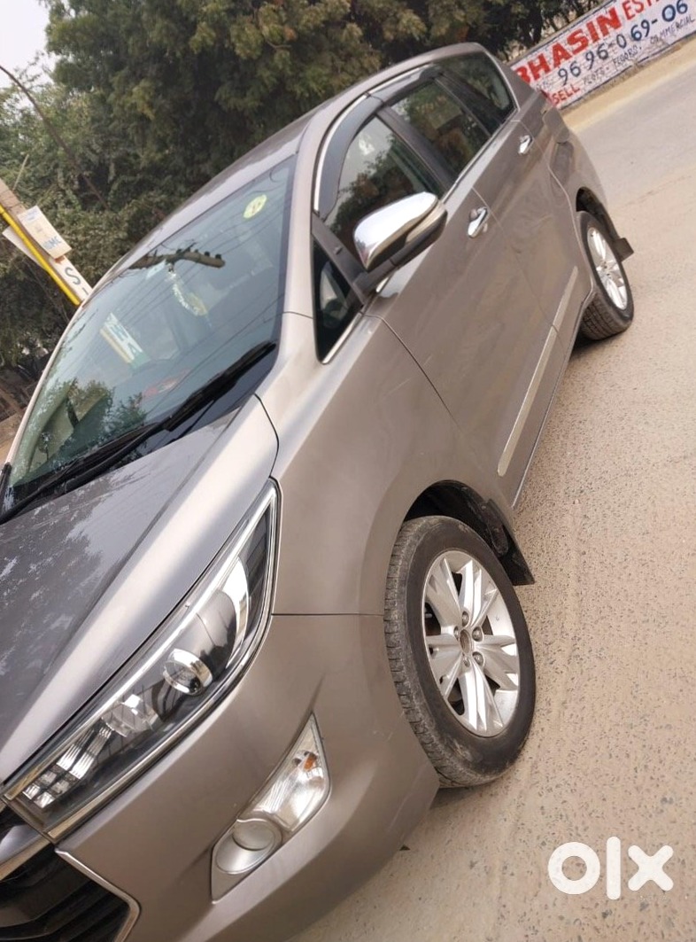 2025 Toyota Innova Crysta Petrol